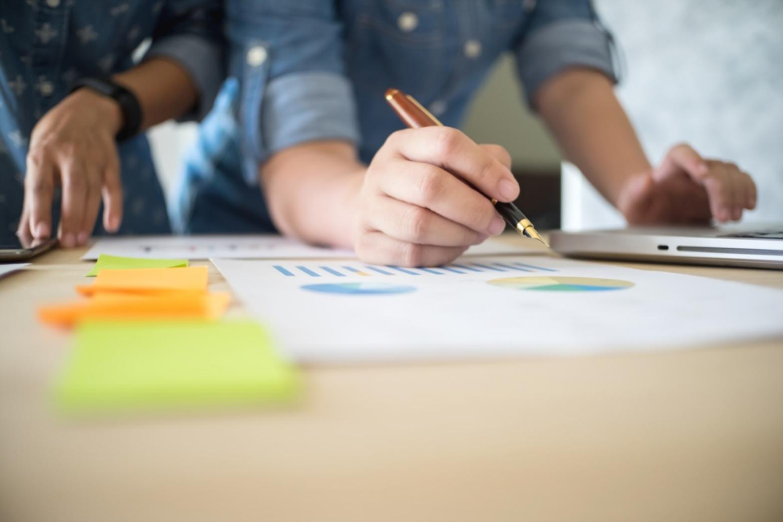 Professionelle Beratung zum Unternehmenskauf in modernen Büroräumen